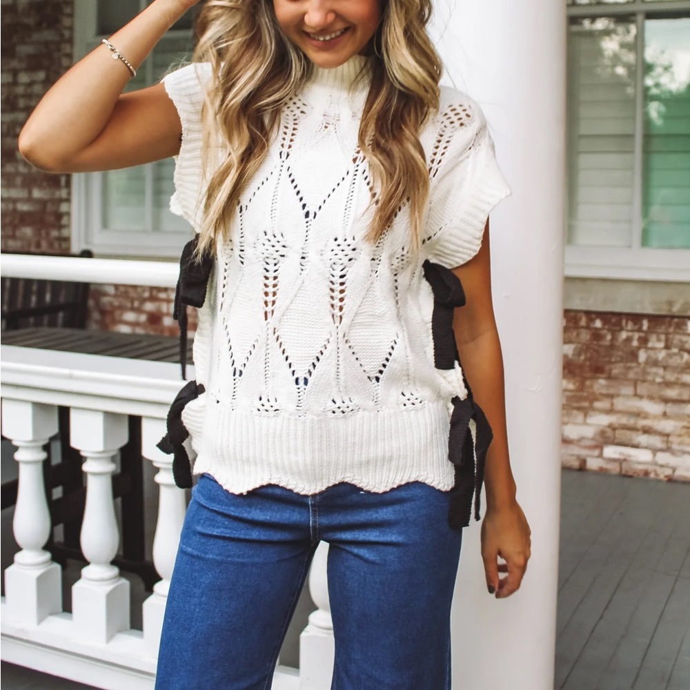 Scallop Edge Side Bow Sweater